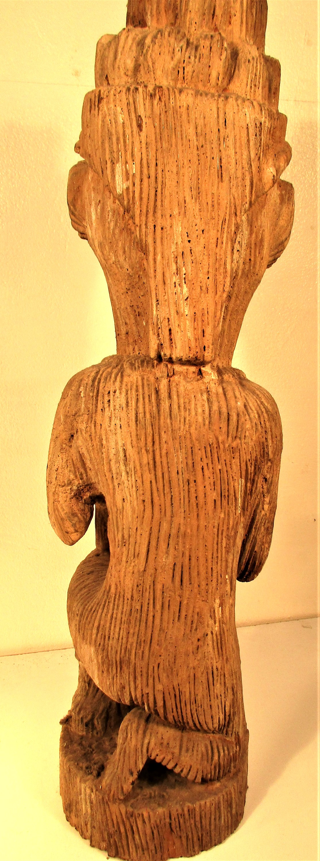 Sulawasi sculpture of a kneeling man. It appears as though this sculpture has been washed in the sea - Image 3 of 4