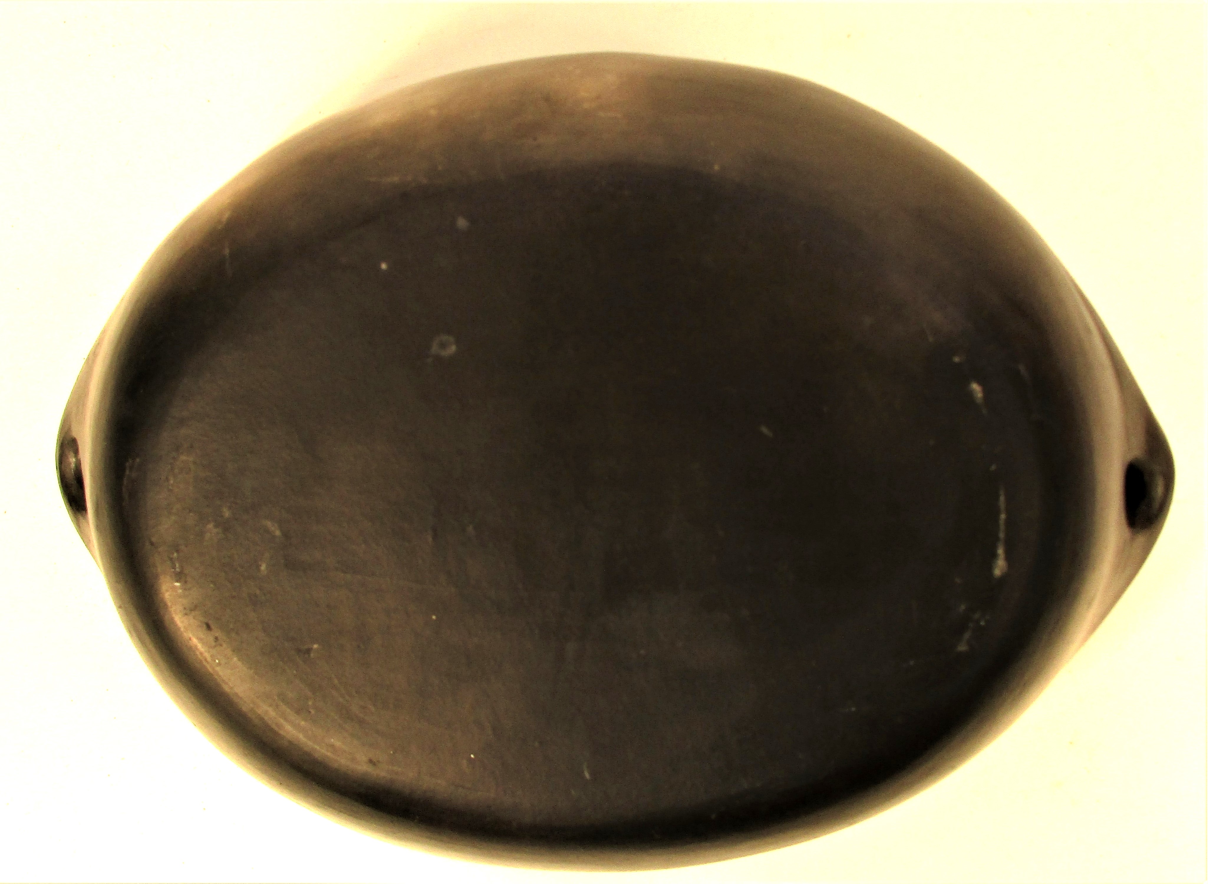 Ceramic bowl from Lombok. The clay is soaked in coconut oil after first firing,. The second very hot - Image 3 of 4