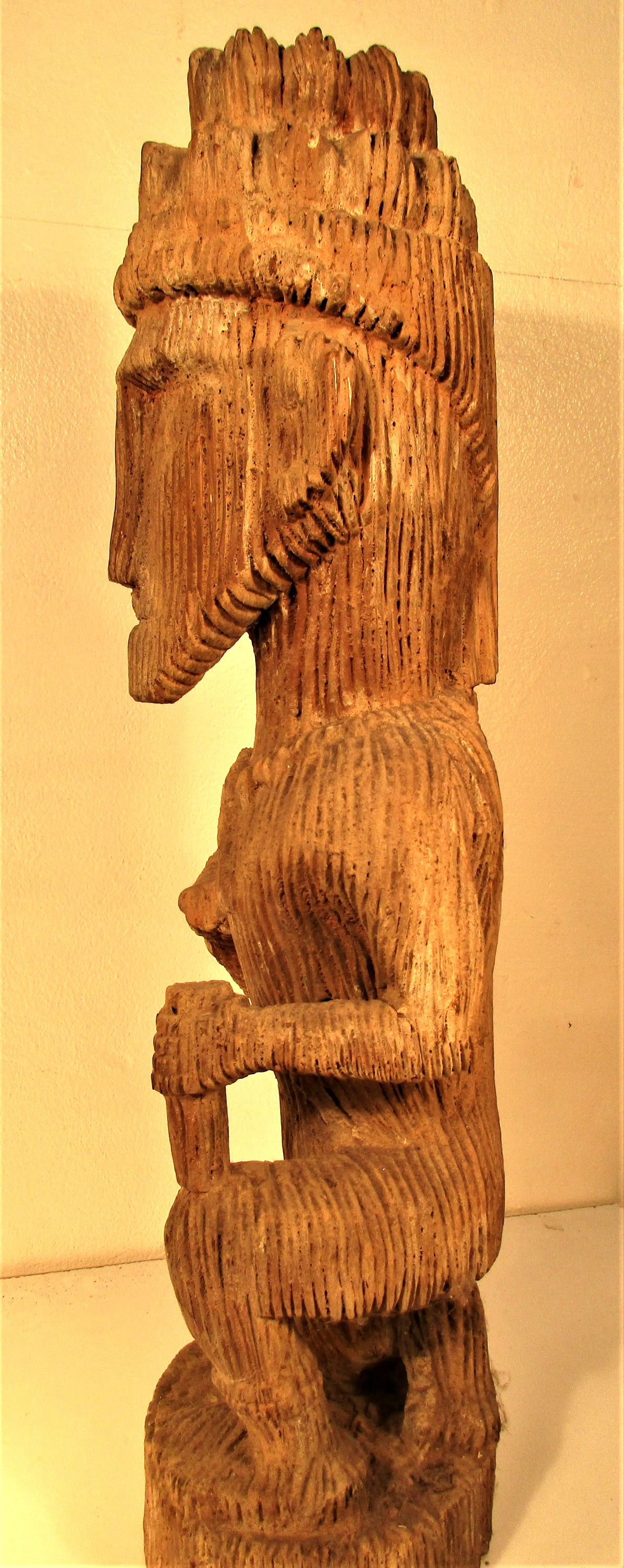 Sulawasi sculpture of a kneeling man. It appears as though this sculpture has been washed in the sea - Image 2 of 4