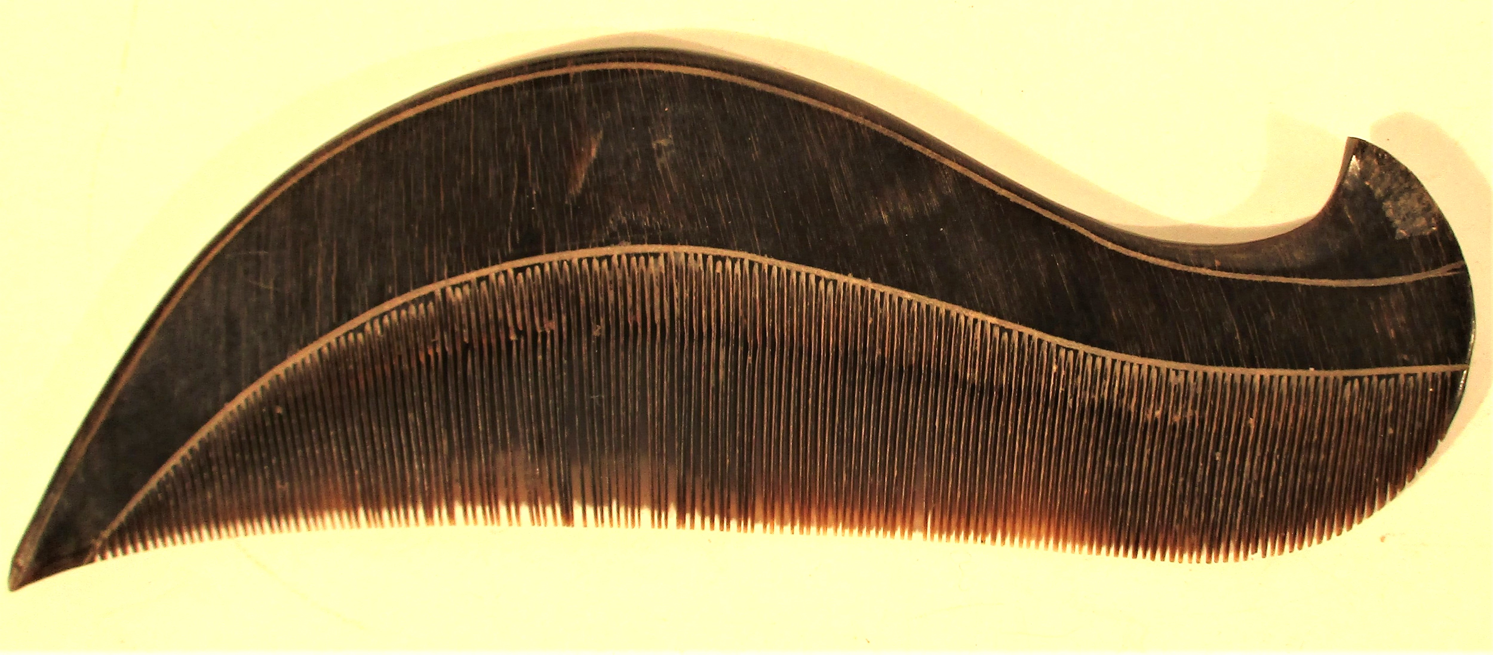 Buffalo horn comb from Lombok. Very fine teeth for nit picking. 16 x 5cm. Early 21st c.