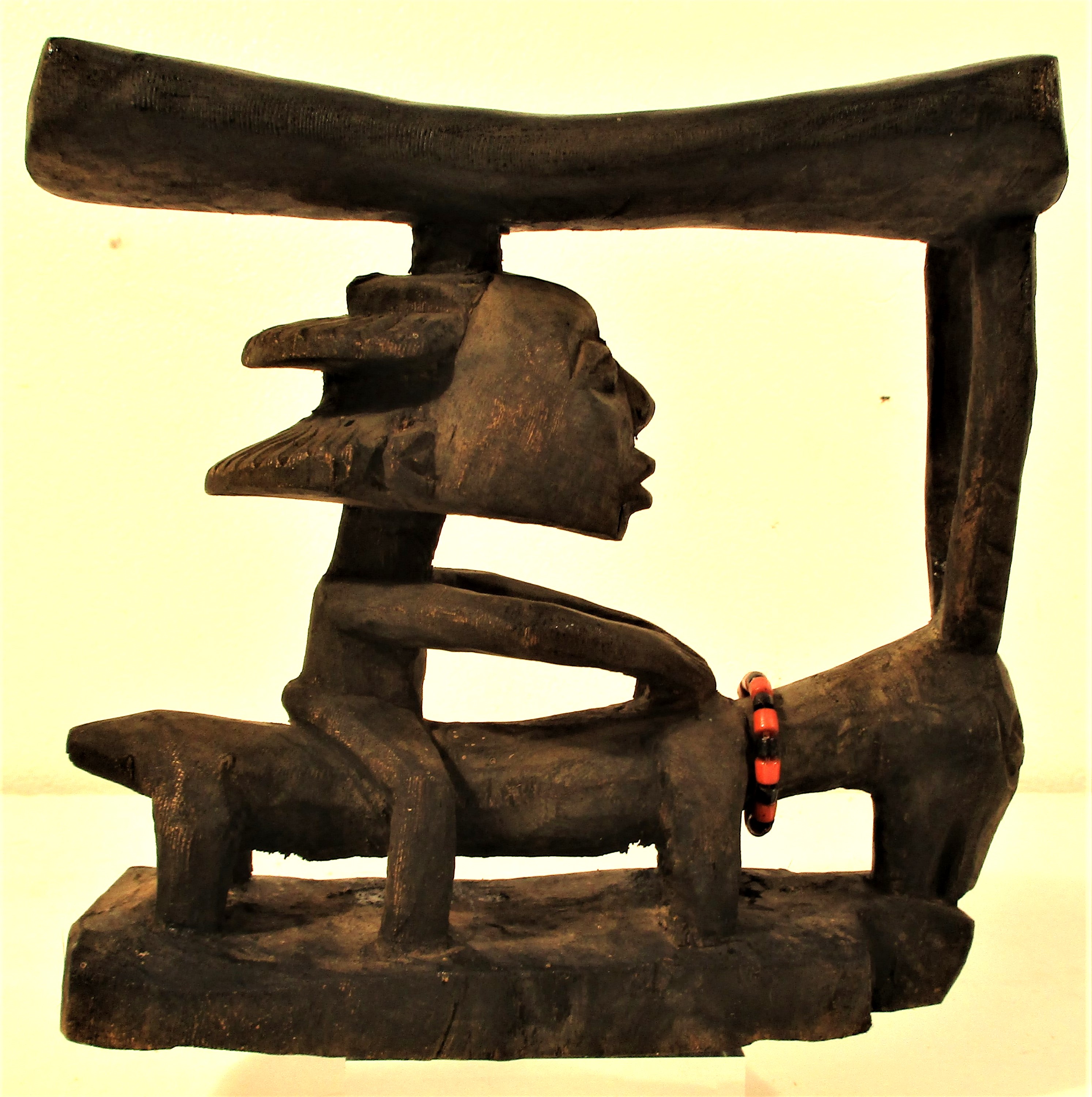 Head rest. Although we also bought this in Zanzibar, it originates from Kenya. 20 x 20cm. Late - Image 3 of 5