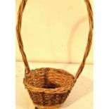 Basket with long handle. 23 x 11cm.