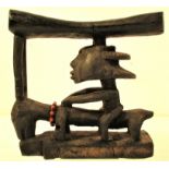 Head rest. Although we also bought this in Zanzibar, it originates from Kenya. 20 x 20cm. Late