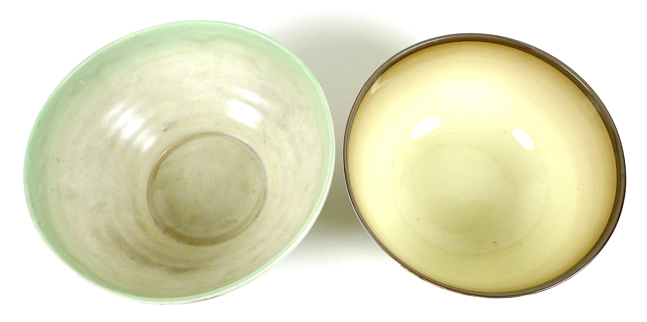 A Clarice Cliff Rhodanthe bowl, with green backstamp for Royal Staffordshire Pottery, A. J. - Image 2 of 7