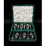 A cased set of six Victorian silver Kings pattern teaspoons, Chawner & Co. London 1870, 7.1toz,