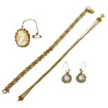 Three pieces of 9ct gold jewellery, comprising a cameo brooch with 9ct gold mount, stamped '375',
