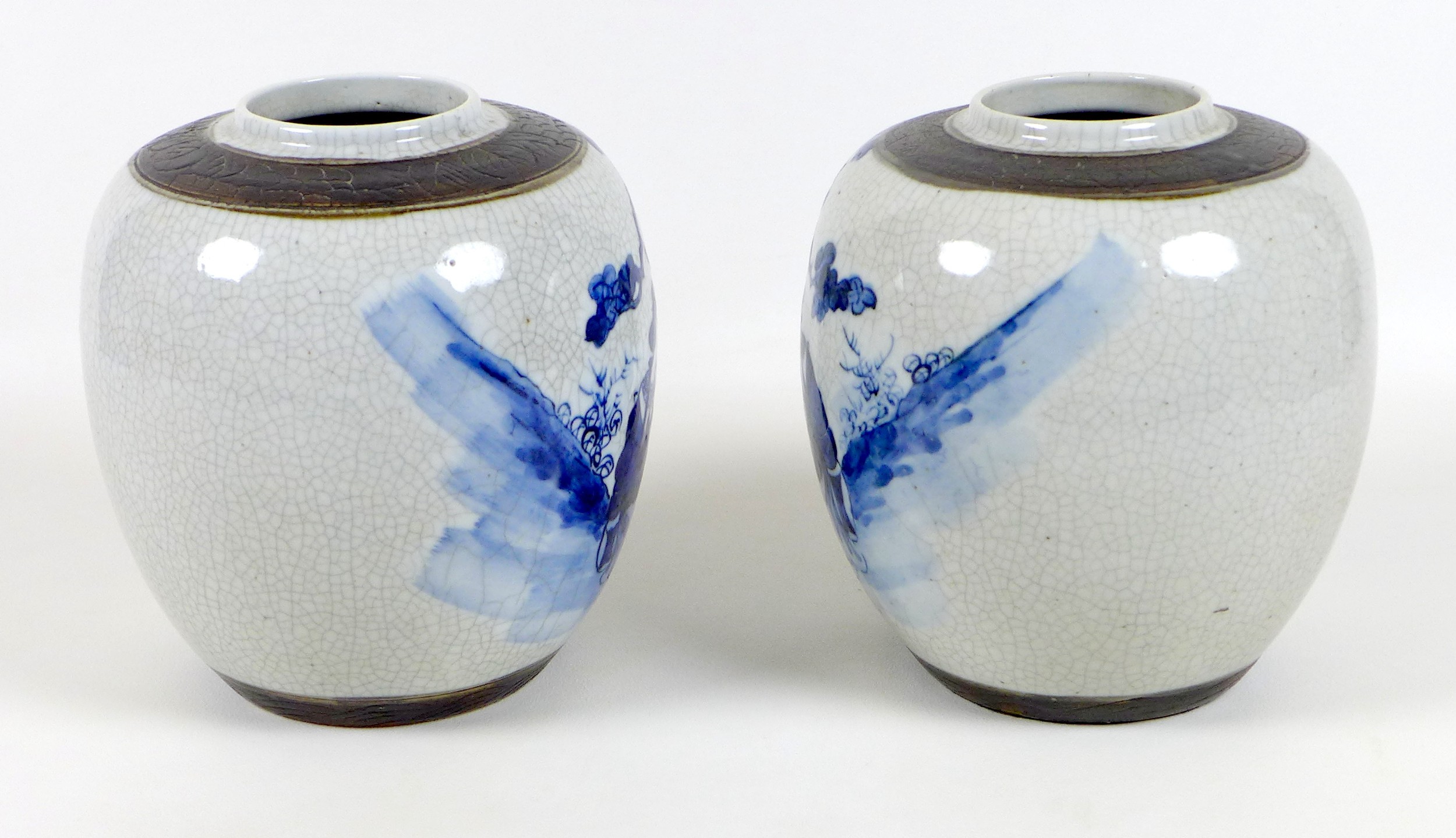 A pair of Chinese porcelain ginger jars, early to mid 20th century, decorated with two women each - Image 3 of 6