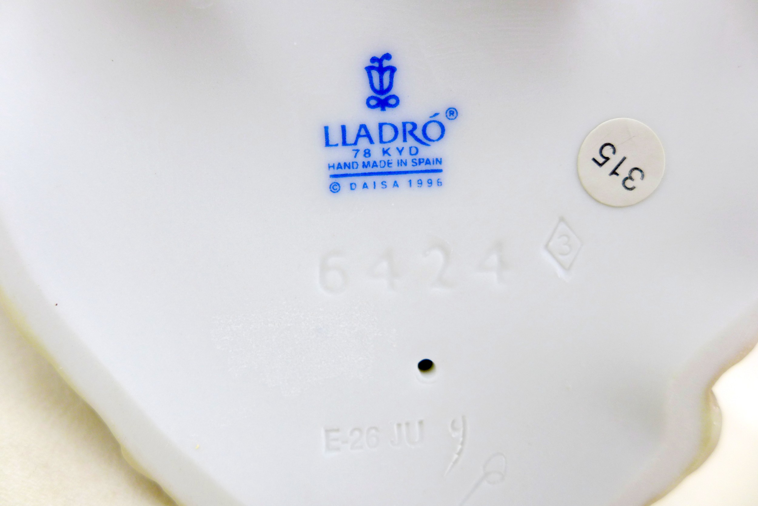Two Lladro figurines, comprising 'Ceremonial Princess', with impressed and number '6424' to its - Image 5 of 5