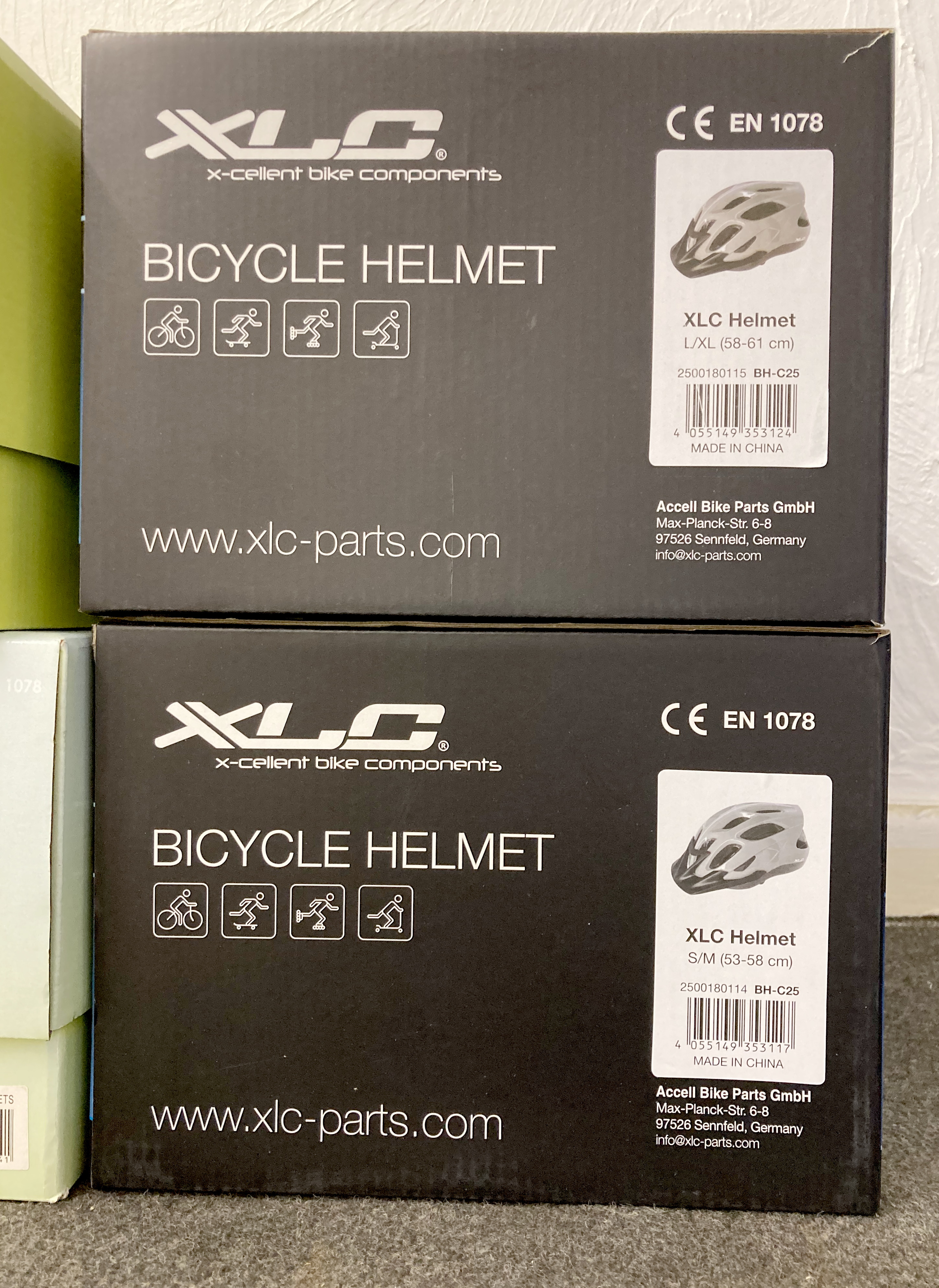 A group of six boxed bike helmets, comprising two Flite HC-26 Classic, two Alpha APH5002L, and two - Image 5 of 5