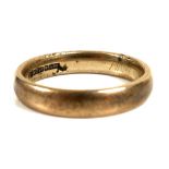 An 18ct gold band, size P, 5.4g.