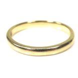 An 18ct yellow gold wedding band ring, 2mm wide, size H, 1.9g.