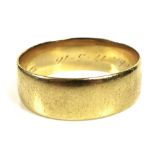 A George V 18ct gold band