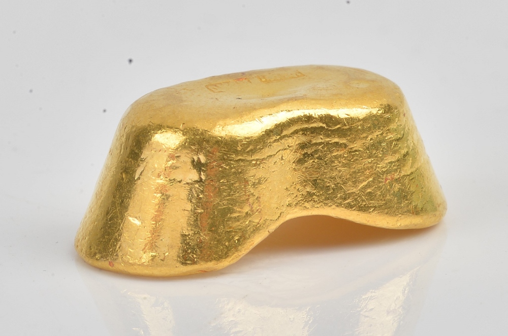 A Chinese high grade gold sycee ingot, weight 37.2 gms. - Image 2 of 2