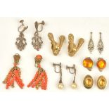 A pair of 18ct gold and cabochon yellow gem set solitaire earclips, gross weight 6.
