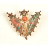 A gold and varicoloured agate brooch, designed as a thistle spray, with beaded decoration, width 3.