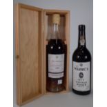 One bottle of 1977 Warre's vintage port and a bottle of Bas-armagnac 1970 (2).