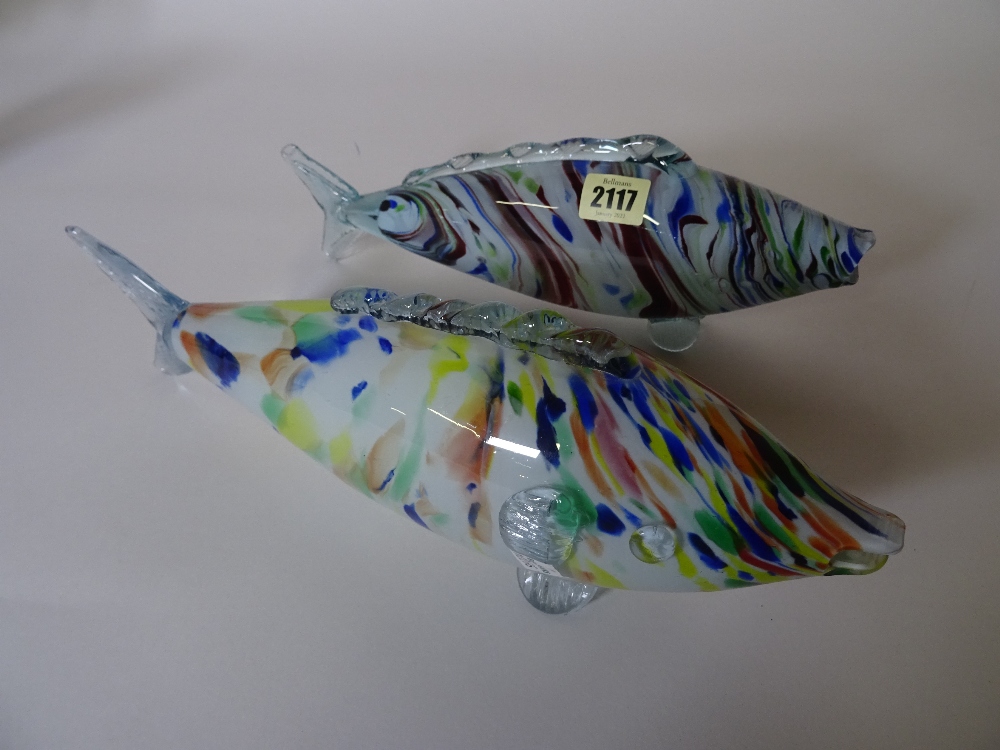 Two Beswick fish, (a.f.), two Murano style glass fish and another model of a fish, (5). - Image 2 of 11