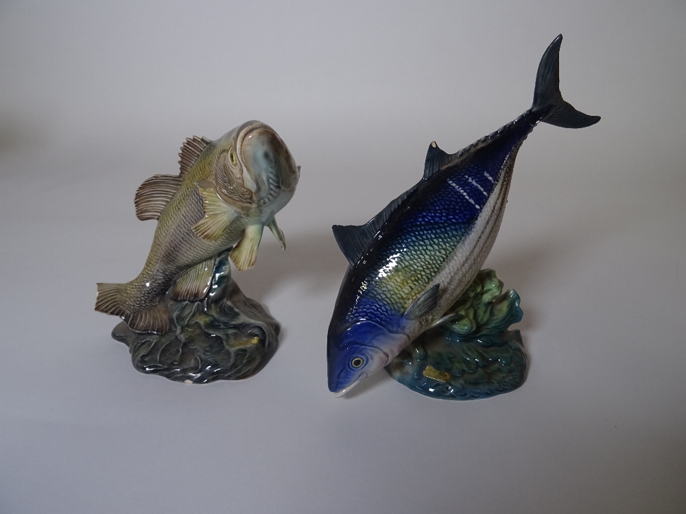 Two Beswick fish, (a.f.), two Murano style glass fish and another model of a fish, (5). - Image 4 of 11