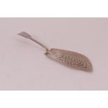 A George IV silver fiddle pattern fish slice.