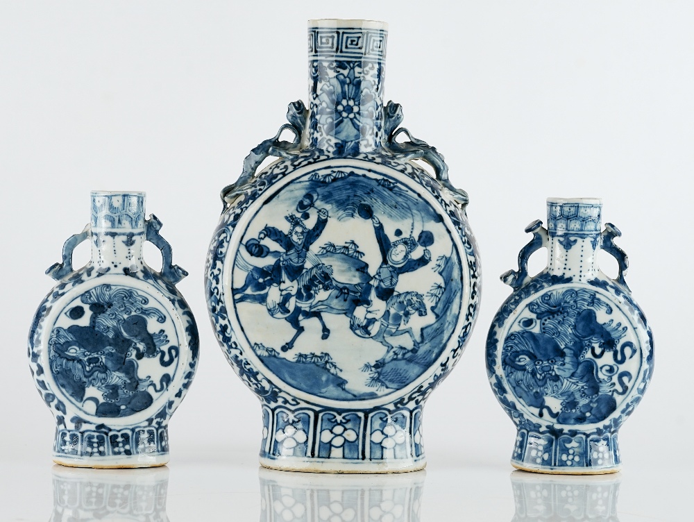 A Chinese blue and white moonflask - Image 3 of 5