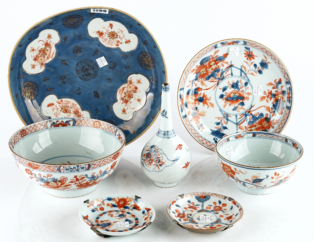 A group of seven pieces of Chinese Imari porcelain - Image 2 of 4