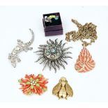 A collection of costume jewellery (6)