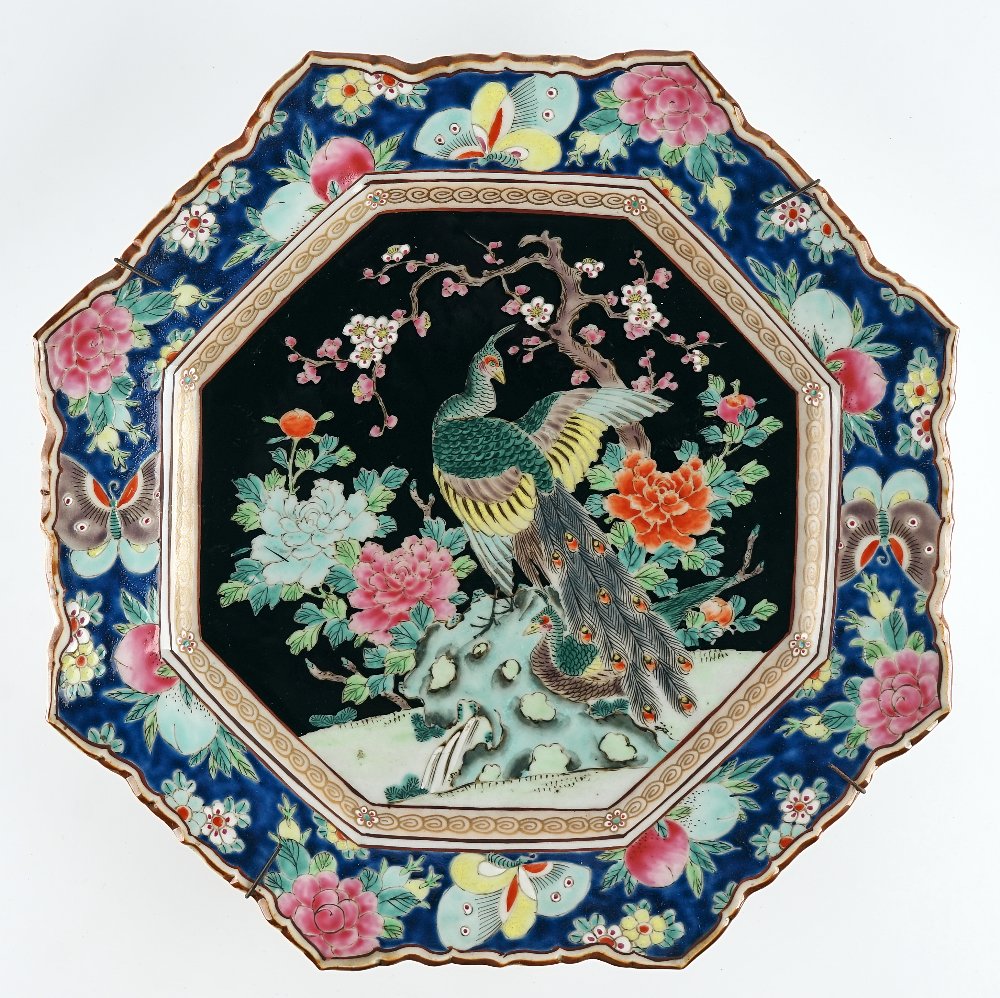 A Japanese porcelain octagonal dish - Image 2 of 4