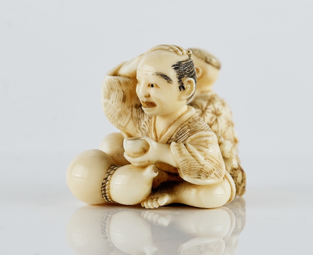 A Japanese ivory netsuke of a man and boy - Image 3 of 5