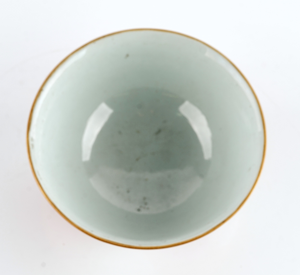 A Chinese coral-ground medallion bowl - Image 4 of 5