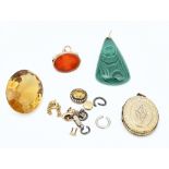 A gold and cornelian fob seal and further jewellery (qty)