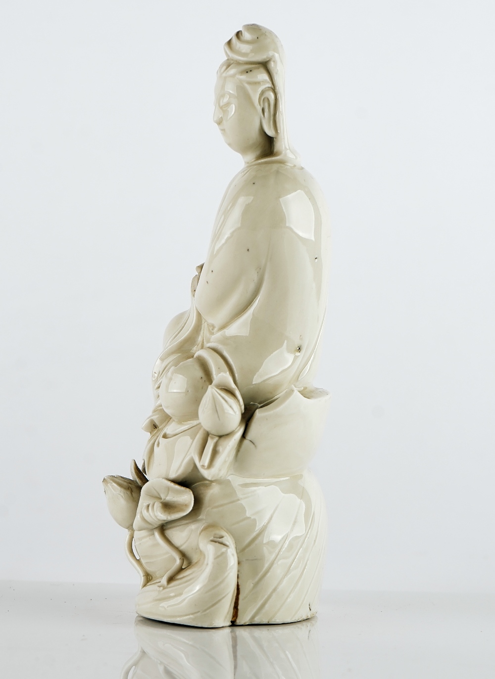 A Chinese blanc de chine figure of Guanyin - Image 3 of 5