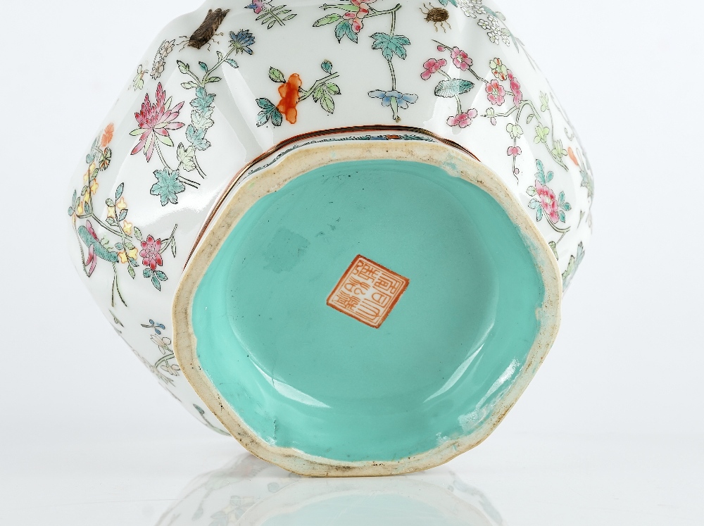 A Chinese famille-rose hexagonal bowl - Image 5 of 5