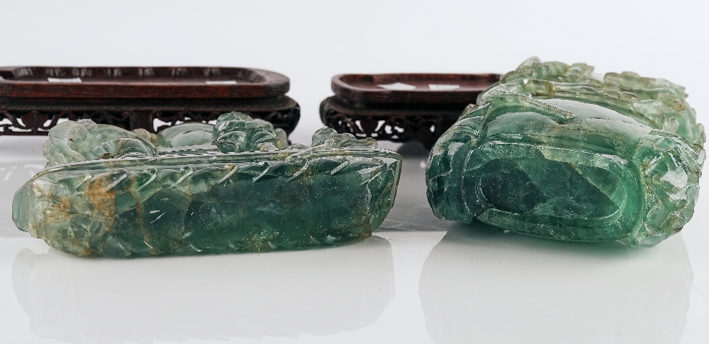 A Chinese green fluorite vase and cover and a figural group - Image 6 of 6