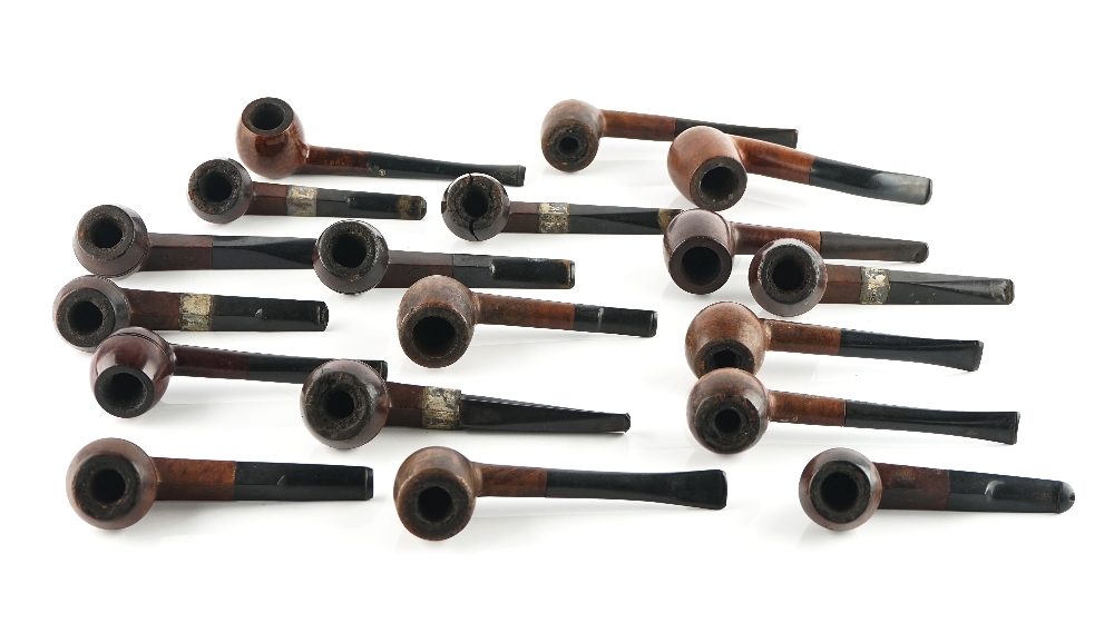 EIGHTEEN VARIOUS SHAPED WOOD PIPES (18) - Image 4 of 4