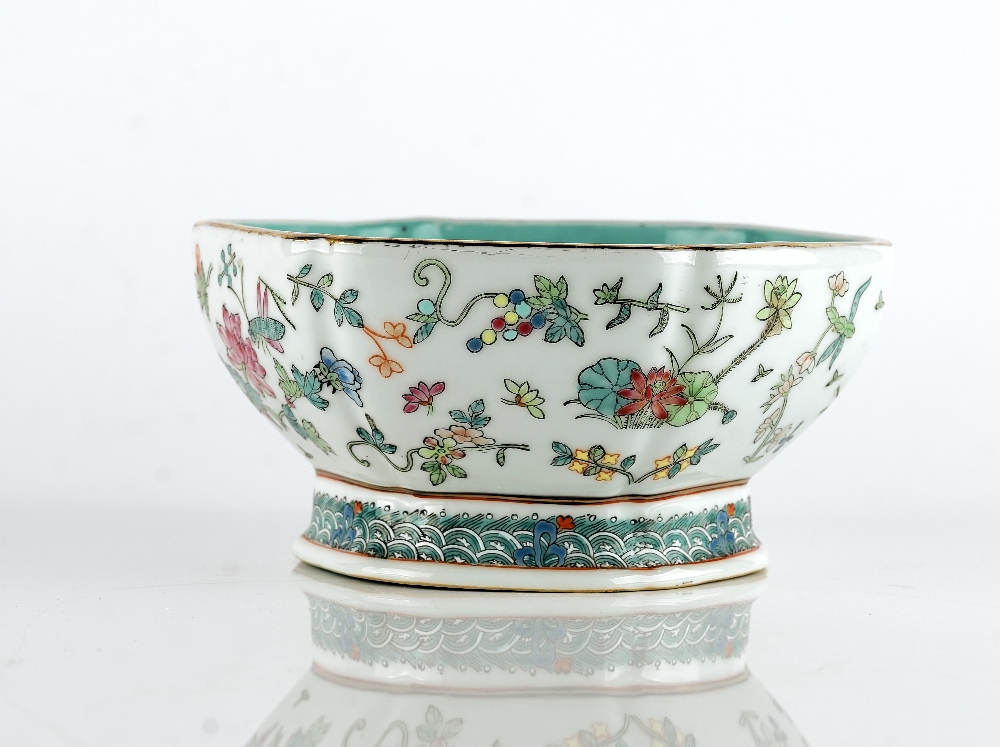 A Chinese famille-rose hexagonal bowl - Image 3 of 5