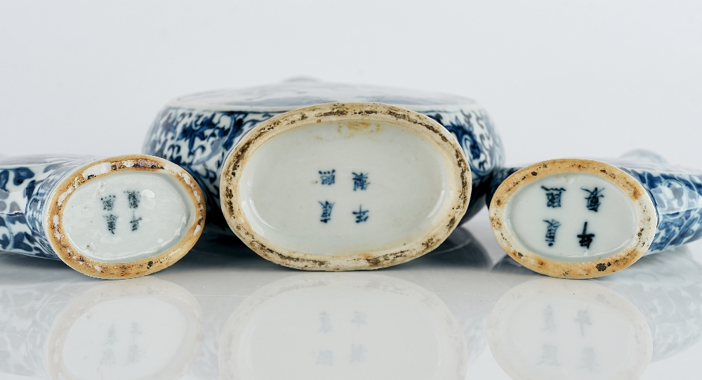 A Chinese blue and white moonflask - Image 5 of 5