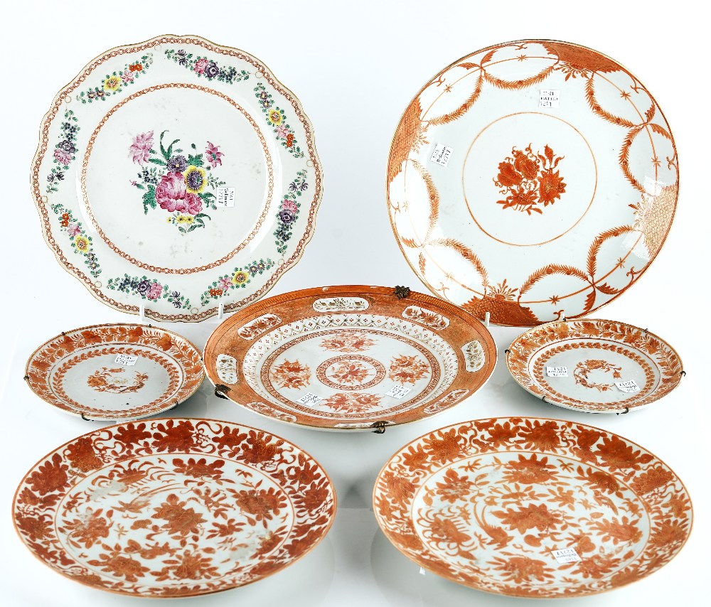 Six pieces of Chinese iron-red and gilt porcelains and a famille-rose export plate - Image 2 of 4