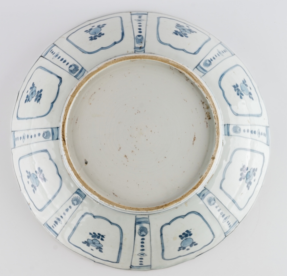 A Chinese blue and white kraak porcelain dish. - Image 4 of 4