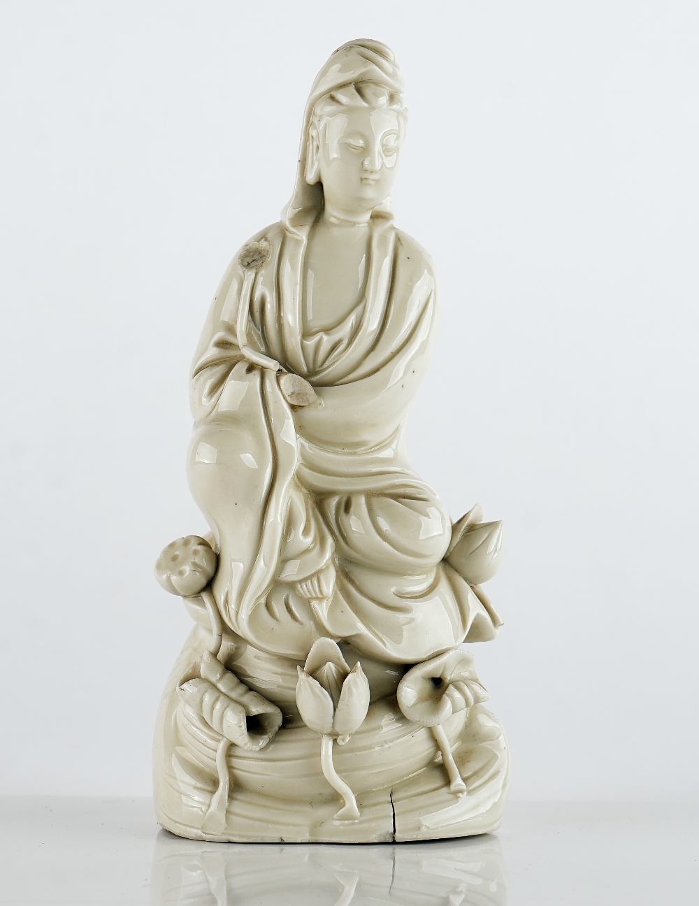 A Chinese blanc de chine figure of Guanyin - Image 2 of 5