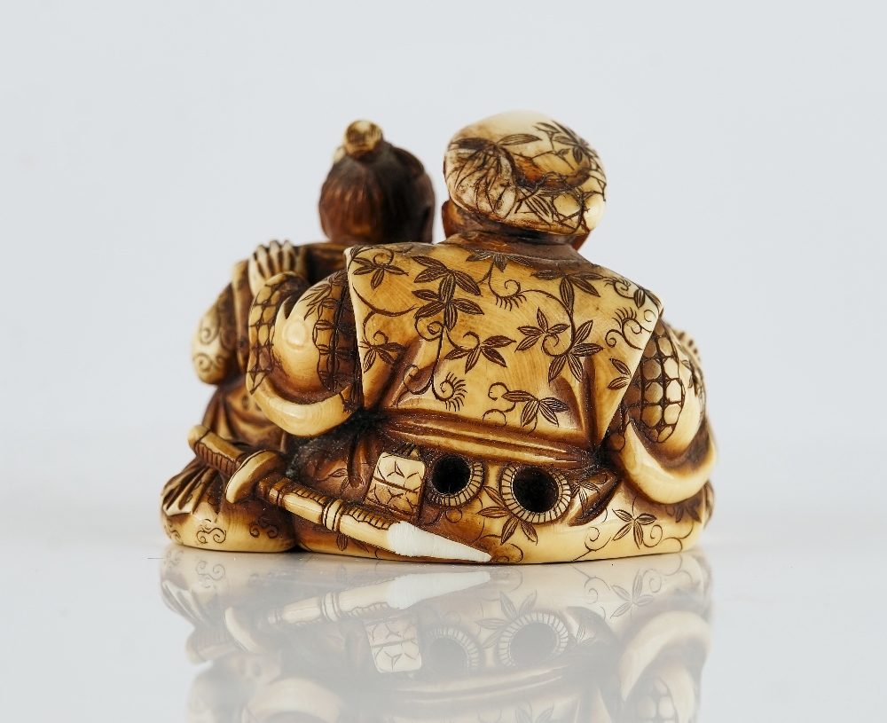 A Japanese ivory netsuke - Image 5 of 5