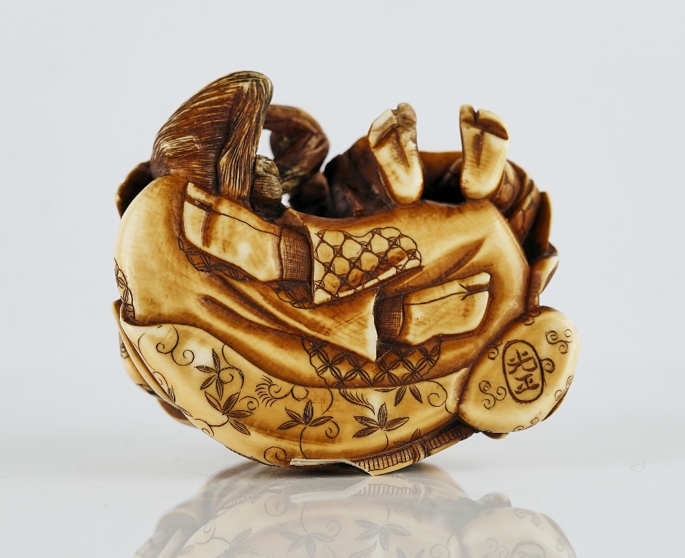 A Japanese ivory netsuke - Image 4 of 5