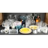 A quantity of mostly modern glassware (qty)