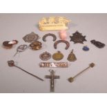 A small group of collectables including a small 19th century brooch formed as a ship