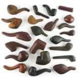 A COLLECTION OF ASSORTED PIPE / CHEROOT HOLDER CASES (QTY)