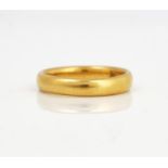 A 22CT GOLD PLAIN WEDDING RING