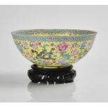 A CHINESE FAMILLE-ROSE YELLOW-GROUND EGGSHELL PORCELAIN BOWL