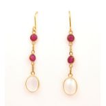 A PAIR OF GOLD, RUBY AND MOONSTONE PENDANT EARRINGS