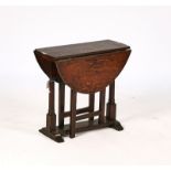 A SMALL WILLIAM & MARY OAK GATELEG OCCASIONAL TABLE