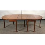 A MID-18TH CENTURY MAHOGANY DOUBLE DROP FLAP EXTENDING DINING TABLE