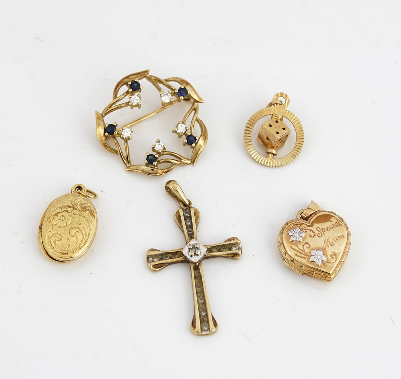 A 9CT GOLD, SAPPHIRE AND COLOURLESS GEM SET BROOCH AND FURTHER MOSTLY 9CT GOLD JEWELLERY (5)